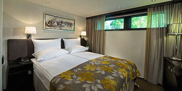Deluxe Stateroom: D